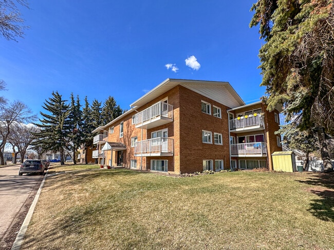 Building Photo - Balcony