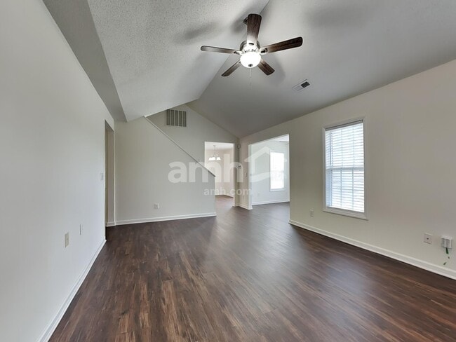 Photo - 150 Exeter Ct