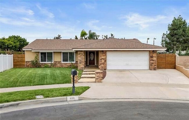 Building Photo - 404 E Riverboat Way