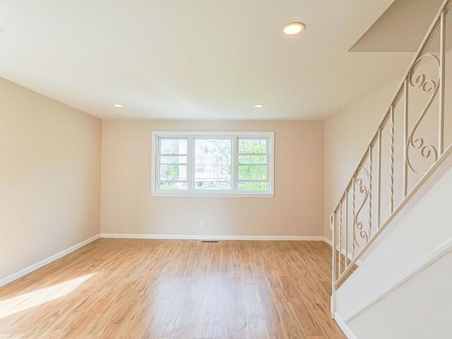 Photo - 1826 Tomlinson Rd