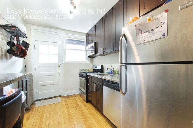 Building Photo - 5135 W Windsor Ave Unit 5135-1W