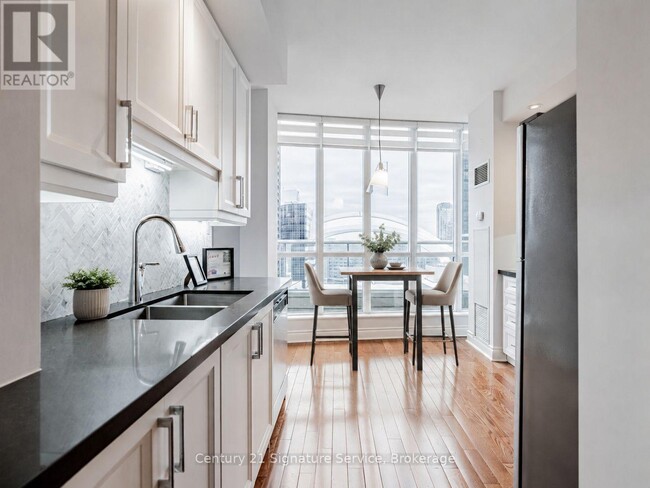 Photo - 250 Wellington St W Unit PH36