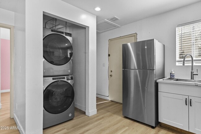 Photo - 1534 E Culver St