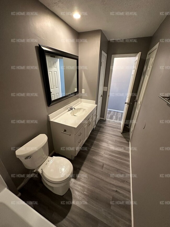 One Bedroom Apartment in Olathe! Unit A, A Condo for Rent in Olathe