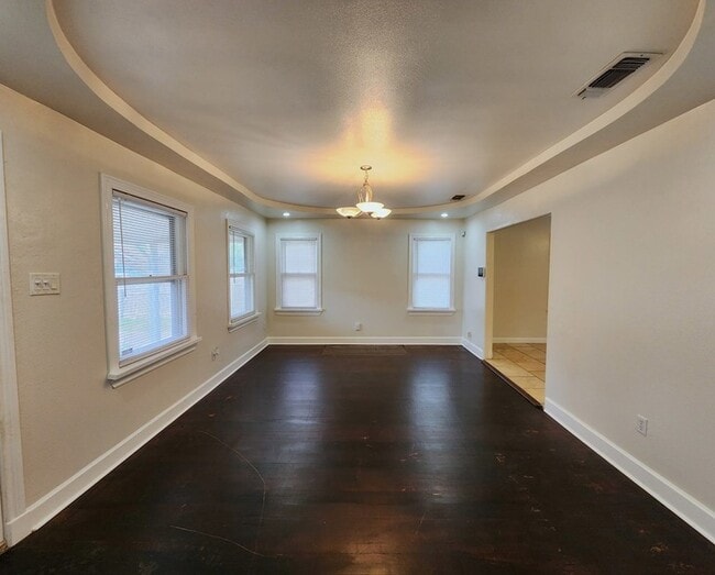 Photo - 504 Holmsley Ave