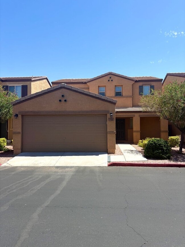 Building Photo - **STUNNING 4 BEDROOM/3 BATHROOM/2 CAR GARAGE/GATED COMMUNITY HOME IN MESA (SOUTHERN & LINDSAY)**