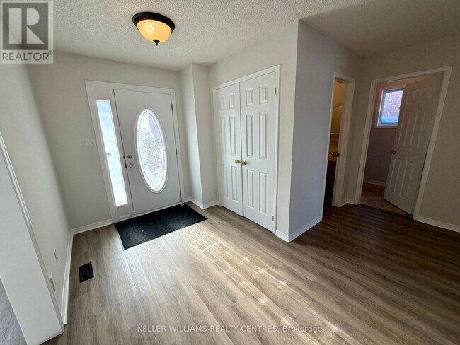 Photo - 302 Livingstone St W