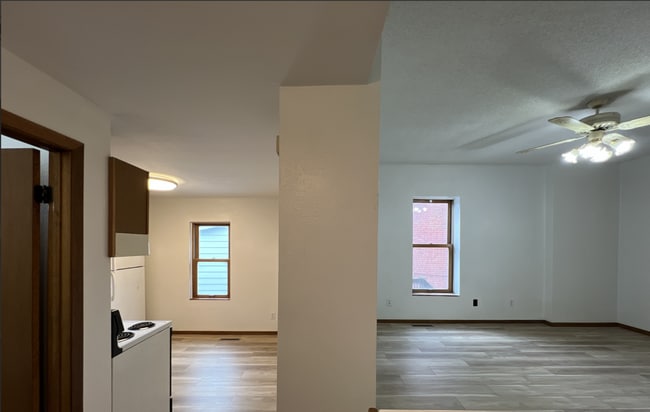 Building Photo - 455 W Locust St Unit 455.5 West Locust Rental