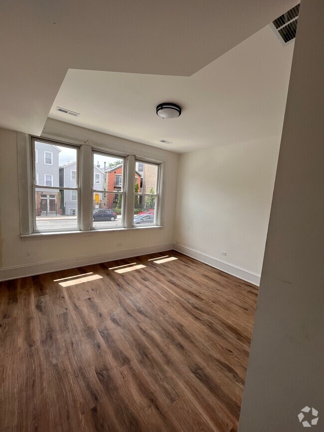 Building Photo - 1518 W Augusta Blvd Unit 2 Rental