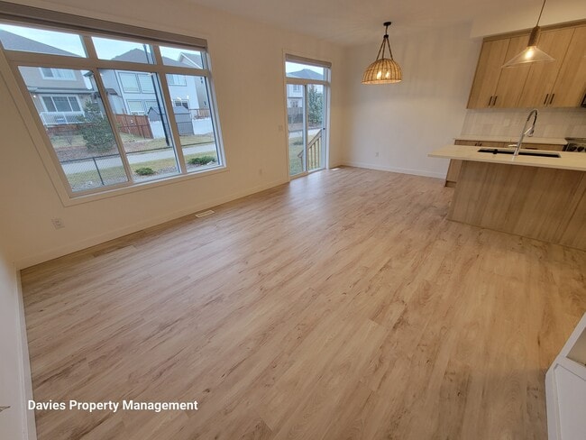 Photo - 16230-16219 19 Ave SW