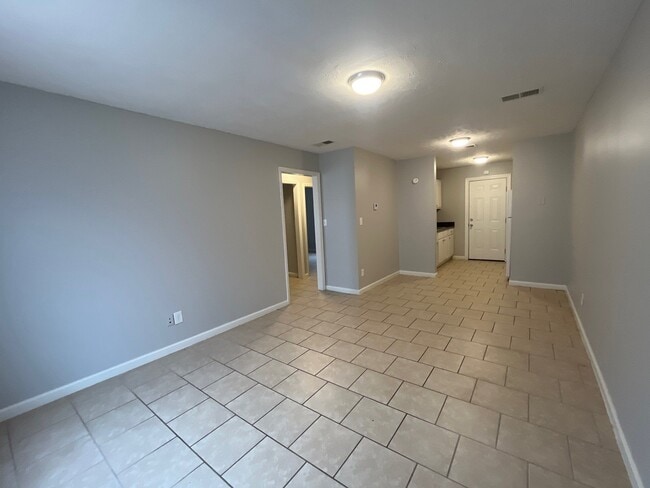 Photo - 17 Susan Cv Unit L