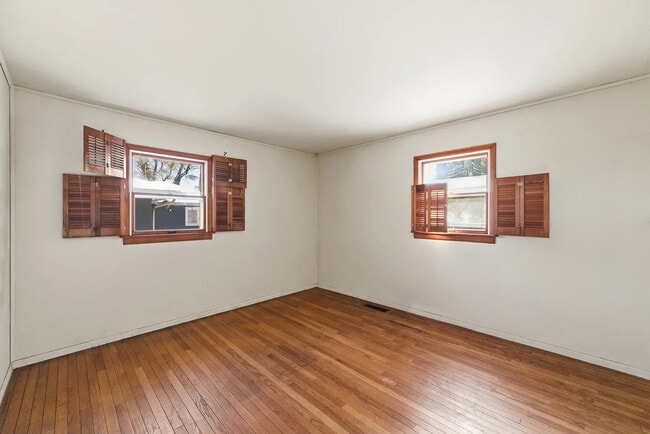 Photo - 231 Schilling St