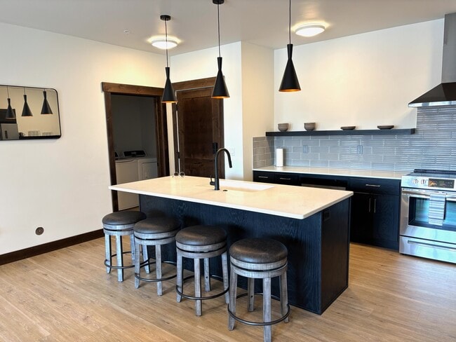 510 Nucleus Ave Unit 206