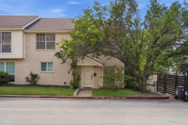Photo - 739 E Oltorf St