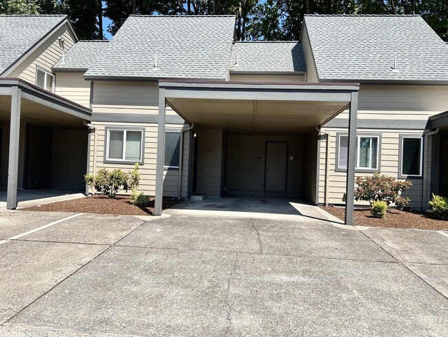 Building Photo - 1232 SW Maple Tree Ct Rental