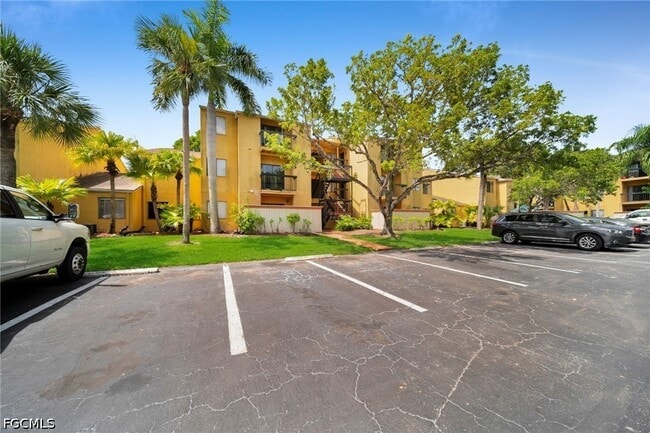 Building Photo - 2885 Winkler Ave Unit 612