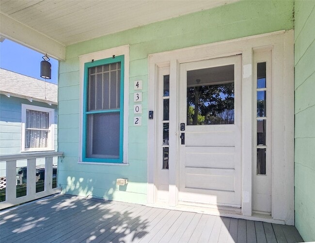 Photo - 4302 Avenue Q