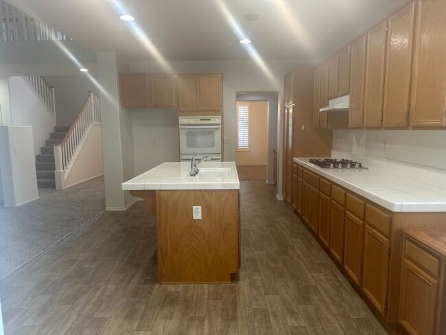 Photo - Spacious 3 + 2.5 Caynon Crest Home