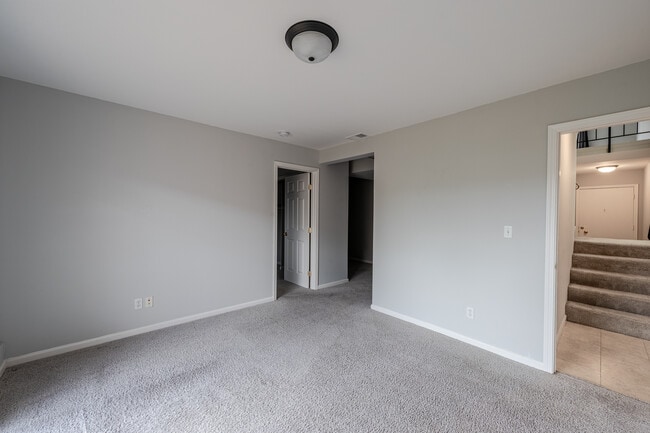 Photo - 215 Lausanne Ave