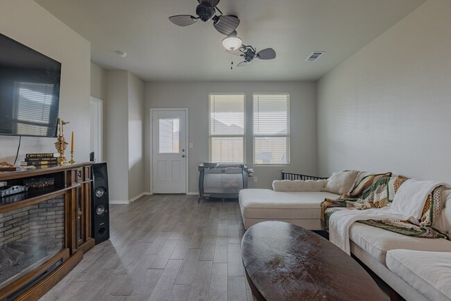 Photo - 1928 Ebbets Dr