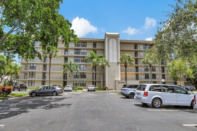 Photo - 14 Royal Palm Way Unidad 401