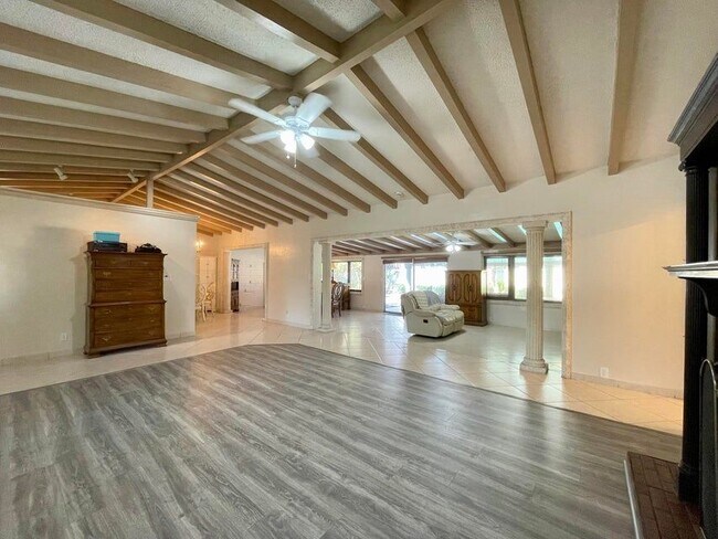 Photo - 2725 NE 27th Ct