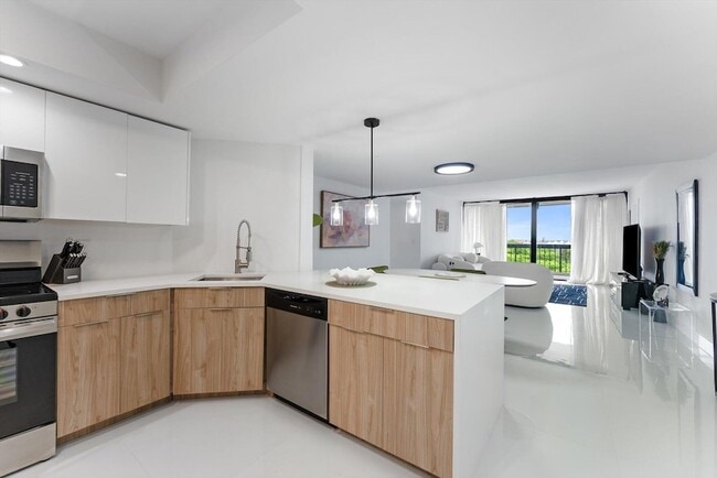 Building Photo - 2425 Presidential Way Unit 7040