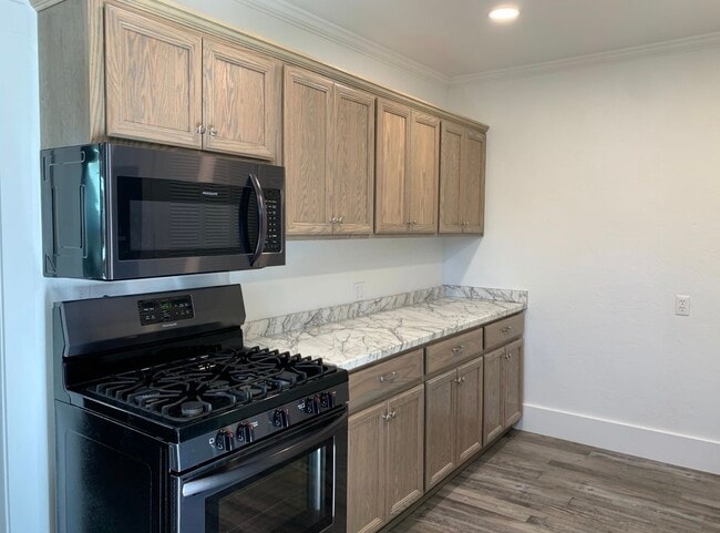 Photo - 613 W 22nd St