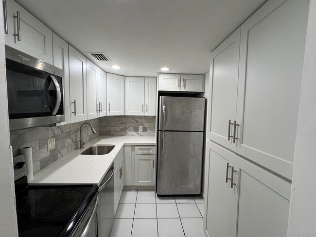 Building Photo - 8511 NW 8th St Unit 111