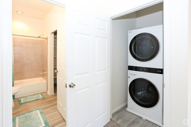 1BD, 1BA - 728SF - Poblana Place