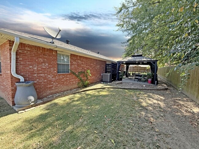 Photo - 1202 E Keller St