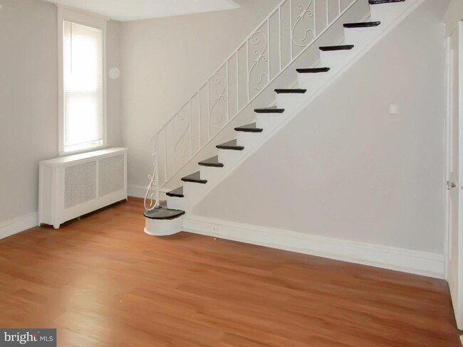 Photo - 5327 W Montgomery Ave Townhome