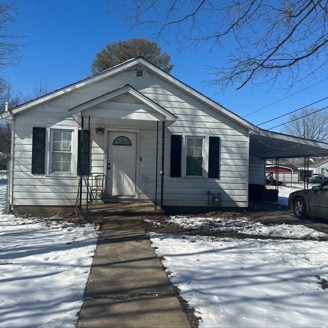 Building Photo - 103 E Parkview Dr