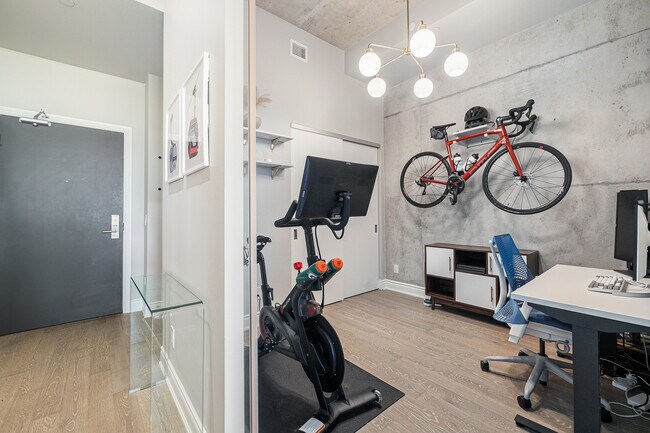 Photo - 608 Richmond St W