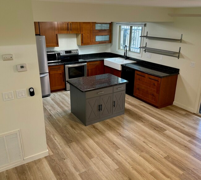 Photo - 2810 E Clarendon Ave