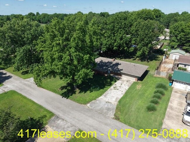 Photo - 203 S White Oak Ave
