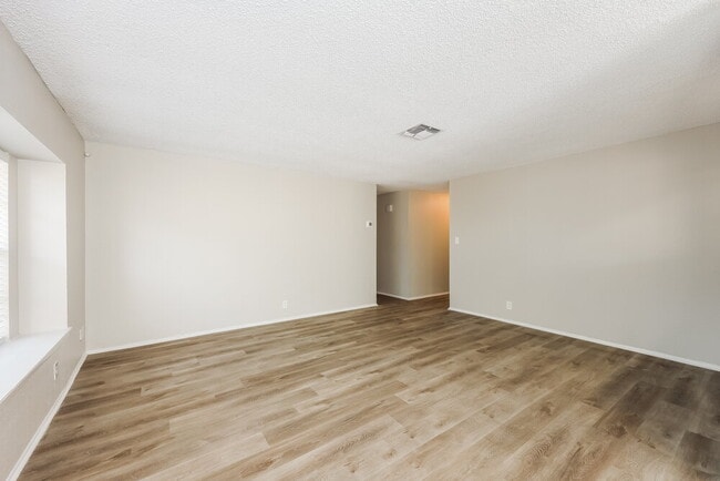 Photo - 1030 Honey Tree St