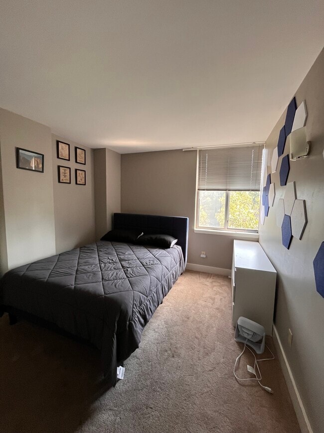 Building Photo - 600 E 8th St Unit 5K Rental