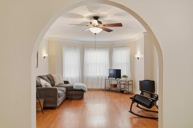 4514 Broadway Unit #2A