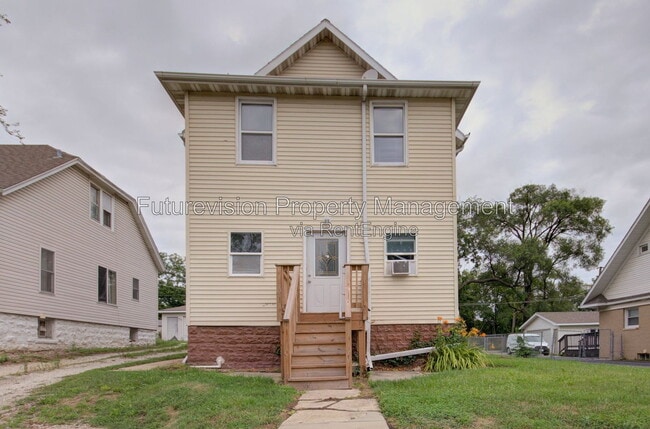 Building Photo - 813 Woods Ave Unit 2