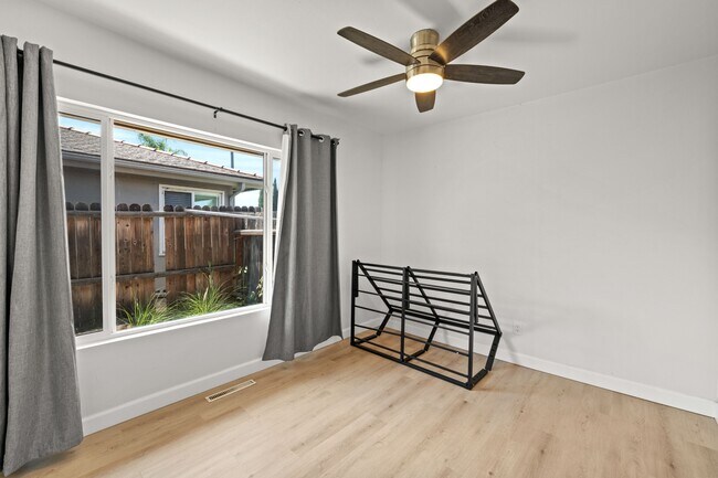 5527 Dorothy Dr
