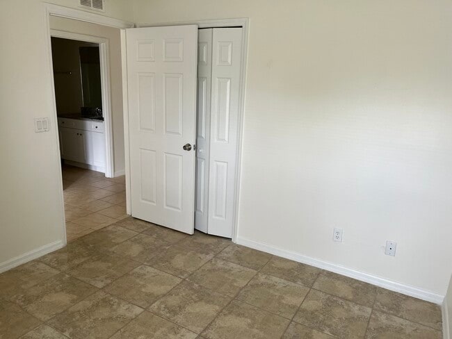 Photo - 350 Bell Blvd