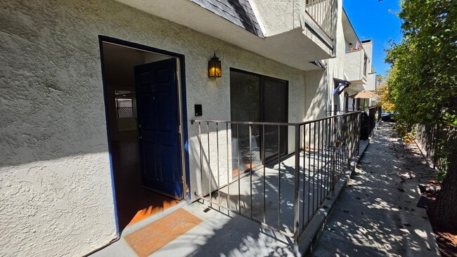 Photo - 1018 6th St Unit C