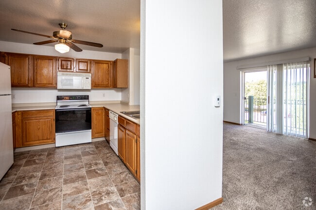 1BR, 1BA - 648 SF