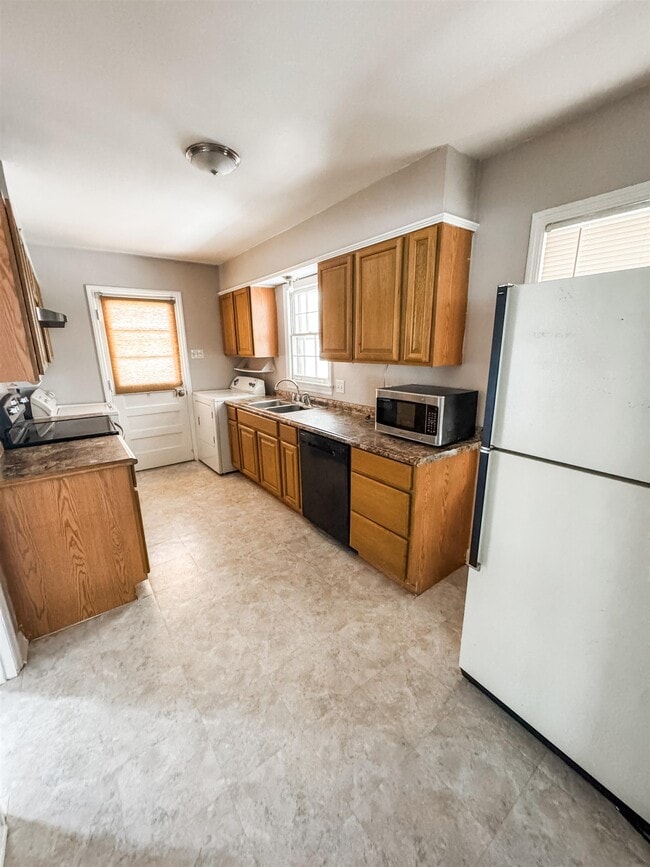 Photo - 1560 Cranford Rd