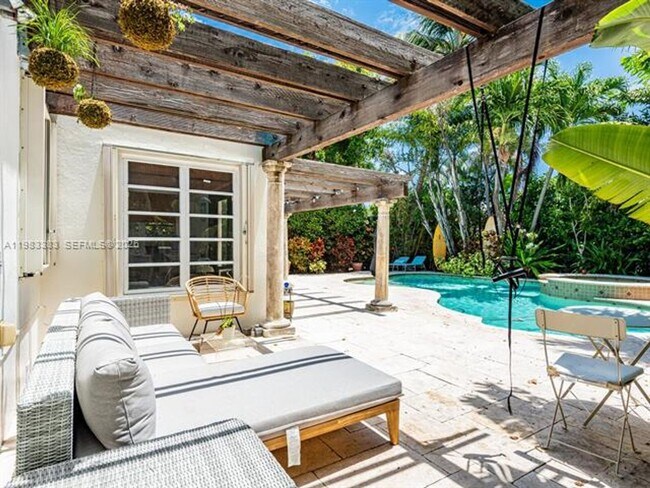 Photo - 8927 Hawthorne Ave