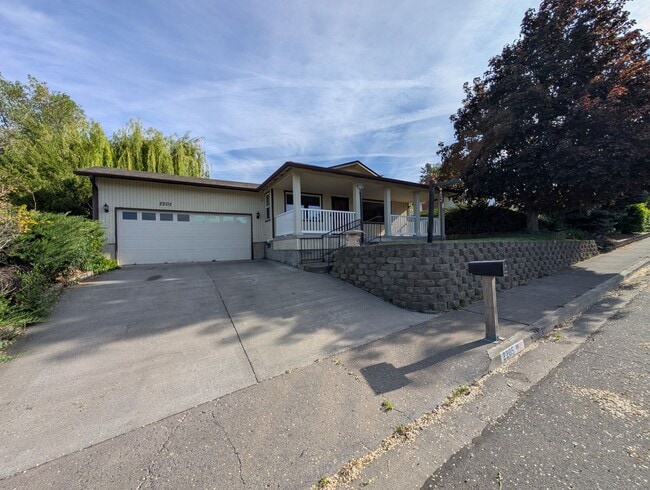 3 Bed/2 Bath Home - 3 Bed/2 Bath Home
