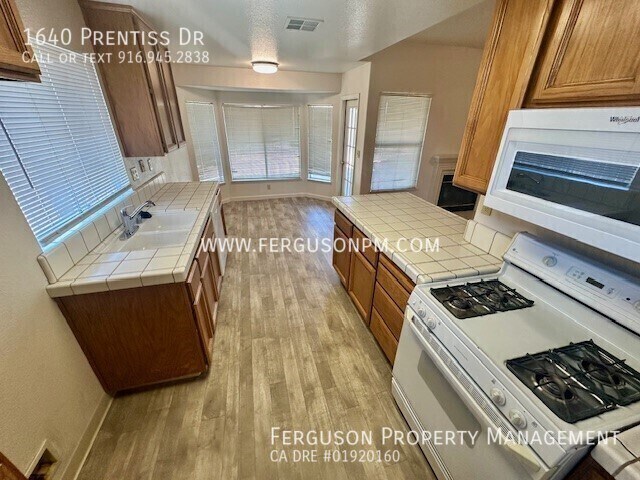 Photo - 1640 Prentiss Dr