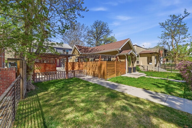 Photo - $2,495.95 - 2 Bed, 2 Bath Townhome In Denver with Central AC and In Unit Laundry!