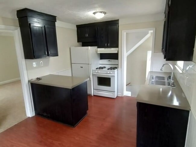 Photo - 3 bedroom, 2 bath, brick bungalow in Eastp...